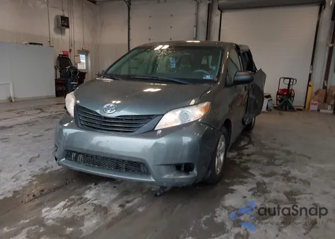 2013 Toyota Sienna L V6 7 Passenger z USA, uszkodzony, nr VIN 5TDZK3DCXDS365540
